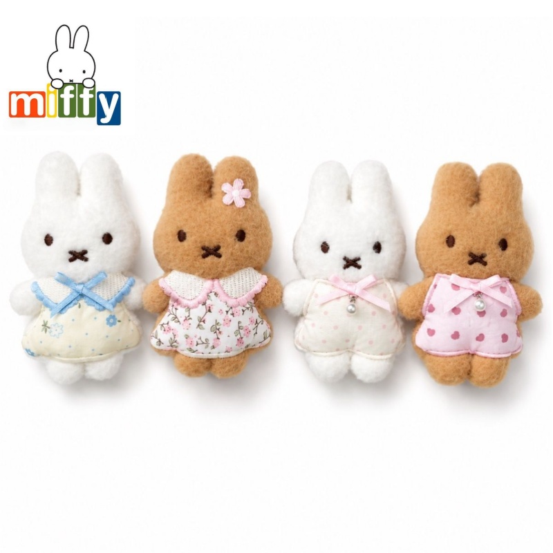 Anime Merchandise Bag - Portachiavi con Bambola di Peluche Coniglio